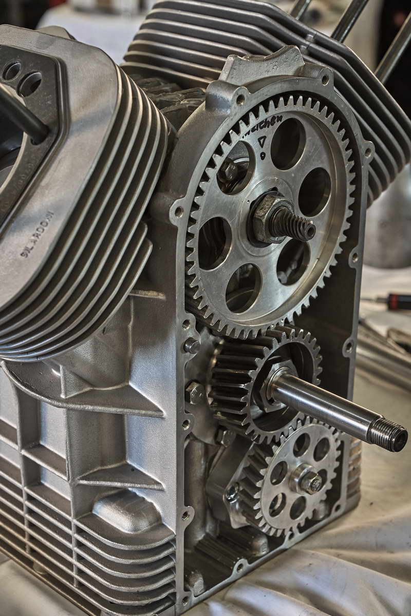 Guzzi Motor Zusammenbau René Nesselhauf